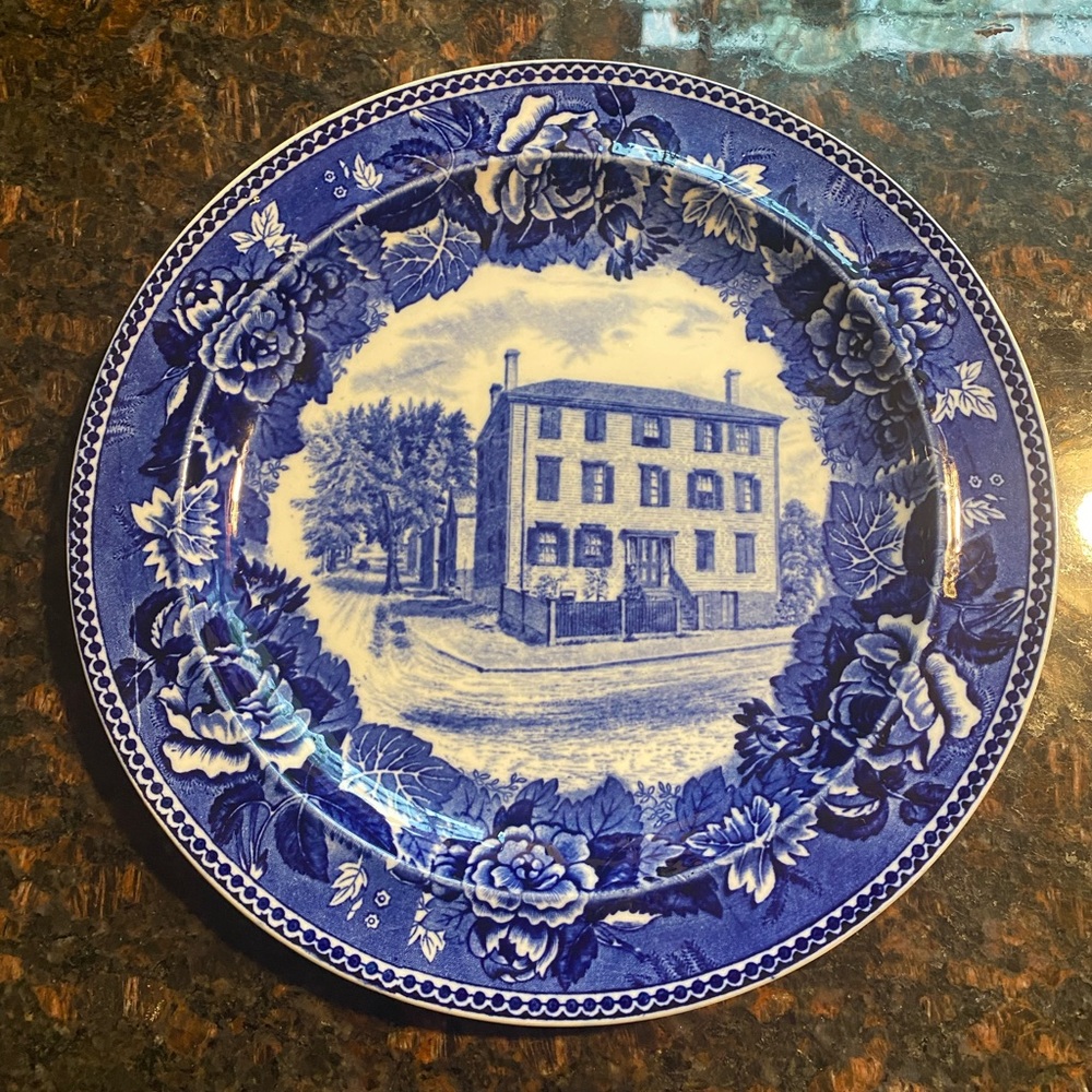 Wedgwood Birth Place of Longfellow Dinner Plate 9 1/4”